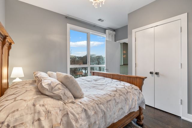 1303 W Diversey Parkway, Chicago, IL 60614