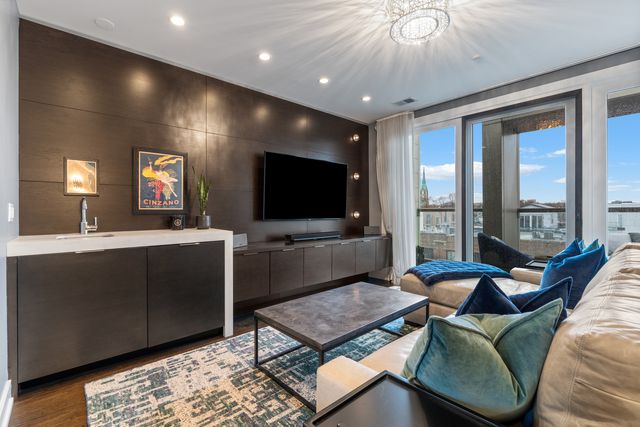 1303 W Diversey Parkway, Chicago, IL 60614