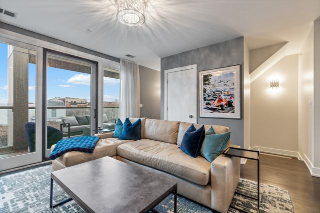 1303 W Diversey Parkway, Chicago, IL 60614