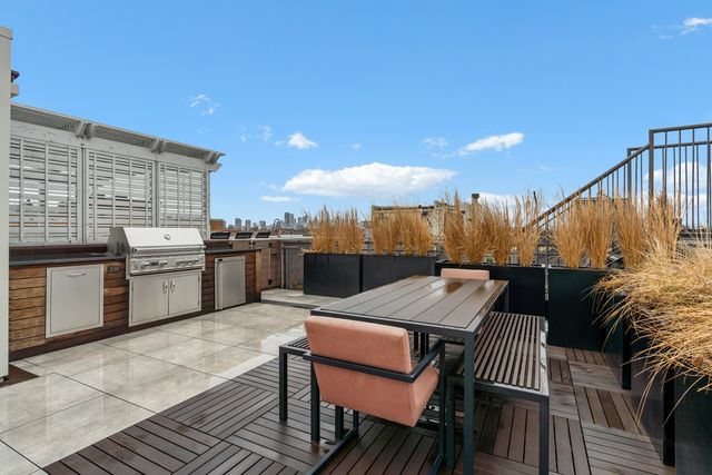 1303 W Diversey Parkway, Chicago, IL 60614