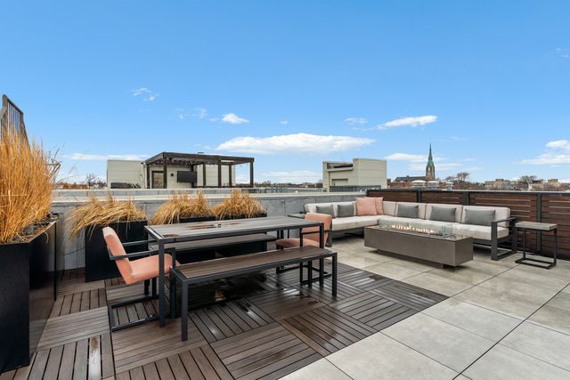 1303 W Diversey Parkway, Chicago, IL 60614