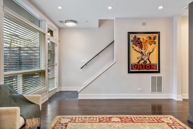 1303 W Diversey Parkway, Chicago, IL 60614
