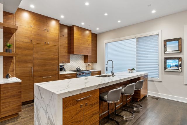 1303 W Diversey Parkway, Chicago, IL 60614