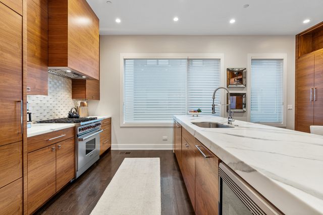 1303 W Diversey Parkway, Chicago, IL 60614