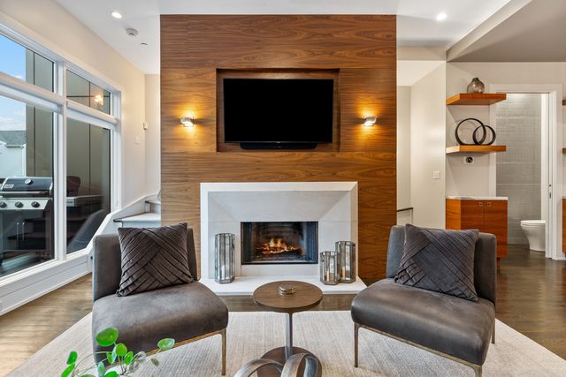 1303 W Diversey Parkway, Chicago, IL 60614