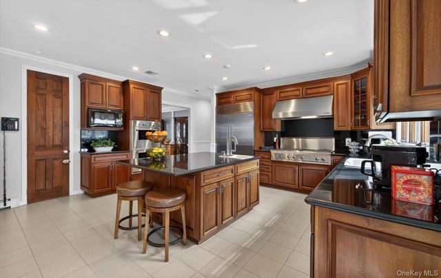 301 Berry Hill Road, Oyster Bay Cove, NY 11791