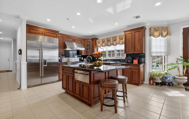 301 Berry Hill Road, Oyster Bay Cove, NY 11791