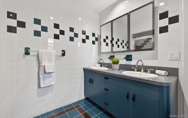 301 Berry Hill Road, Oyster Bay Cove, NY 11791