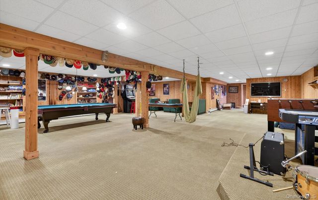 301 Berry Hill Road, Oyster Bay Cove, NY 11791