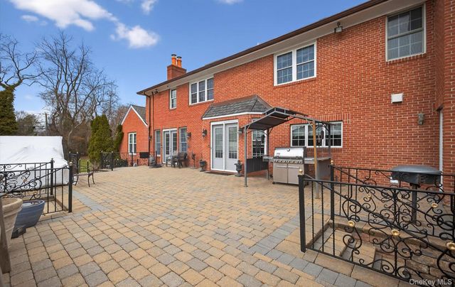 301 Berry Hill Road, Oyster Bay Cove, NY 11791