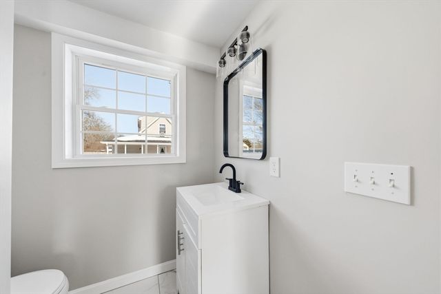 11 Boylston St, Acushnet, MA 02743