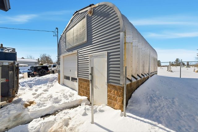 11 Boylston St, Acushnet, MA 02743