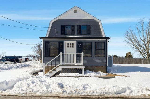 11 Boylston St, Acushnet, MA 02743