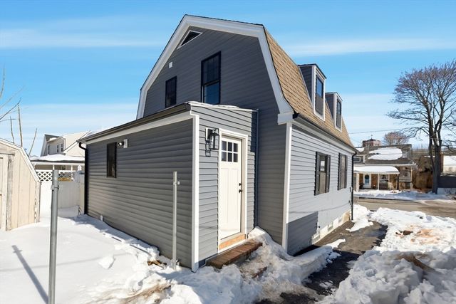 11 Boylston St, Acushnet, MA 02743