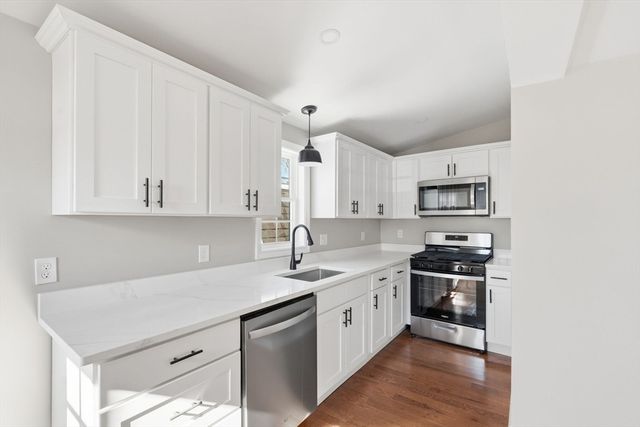 11 Boylston St, Acushnet, MA 02743