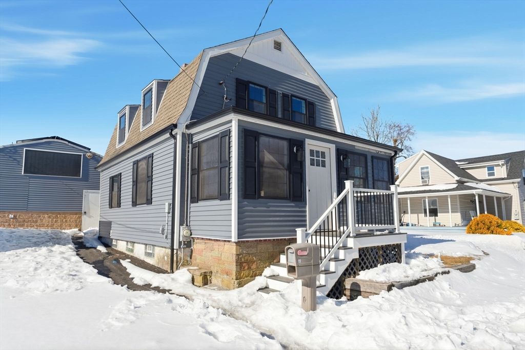 11 Boylston St, Acushnet, MA 02743