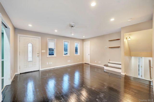 266 Ronkonkoma Avenue, Ronkonkoma, NY 11779