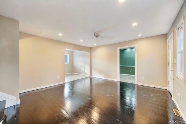 266 Ronkonkoma Avenue, Ronkonkoma, NY 11779