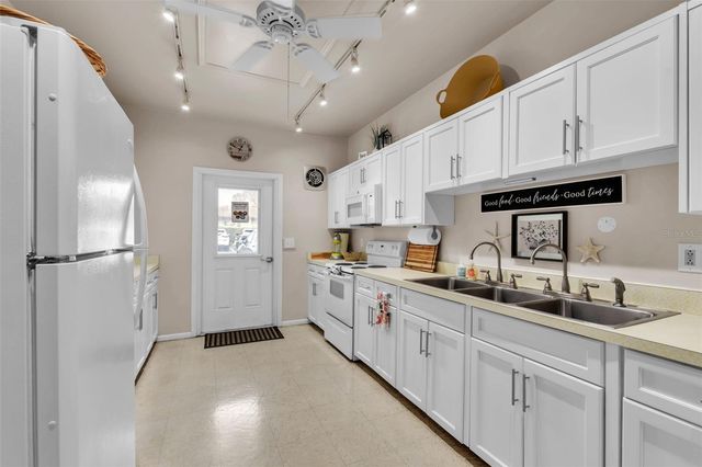 3215 MERCER ROAD, Bradenton, FL 34207