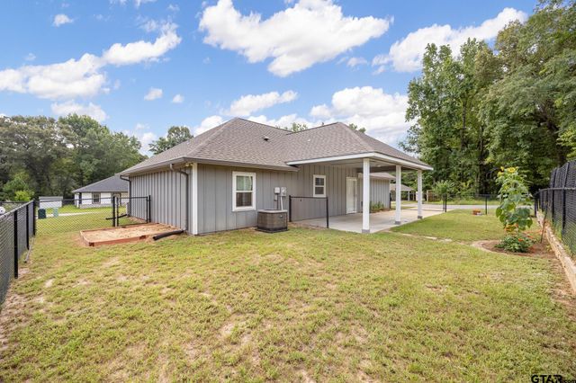 427 Garrett Circle, Winona, TX 75792