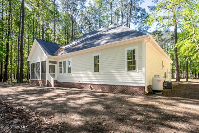 111 Chatooga Court E, Hertford, NC 27944