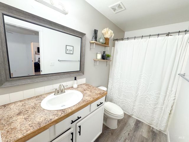 1006 E 21st Ave, Jerome, ID 83338