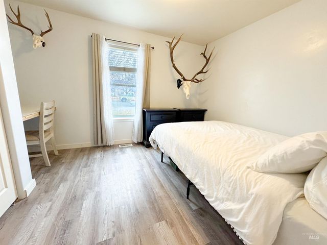 1006 E 21st Ave, Jerome, ID 83338