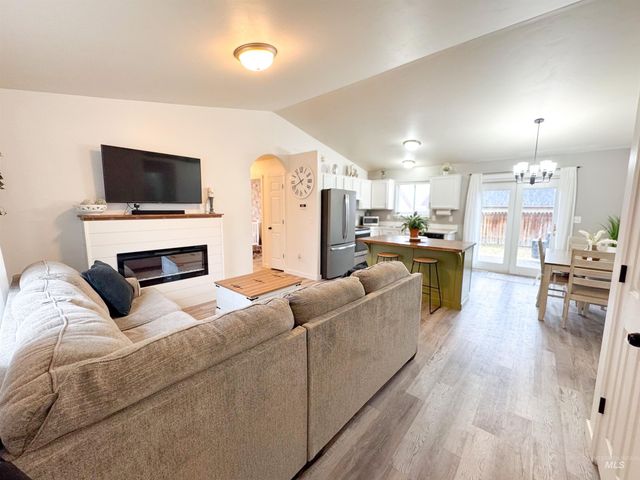1006 E 21st Ave, Jerome, ID 83338
