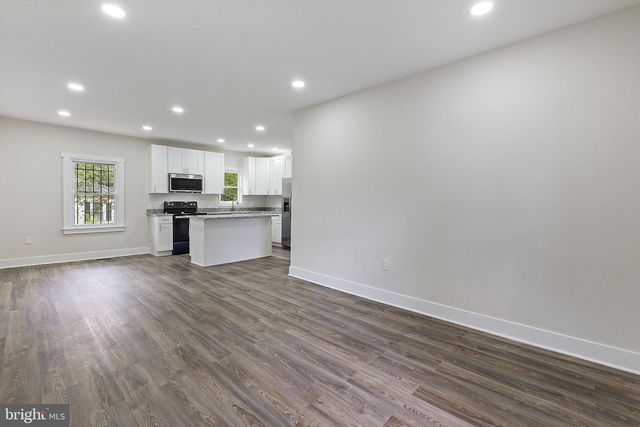 915 EASTERN AVE NE, Capitol Heights, MD 20743