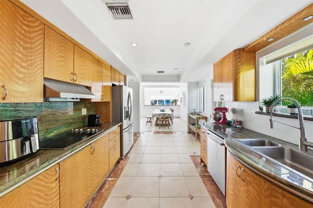 950 S Shore Dr, Miami Beach, FL 33141