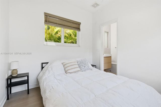 950 S Shore Dr, Miami Beach, FL 33141