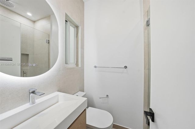 950 S Shore Dr, Miami Beach, FL 33141