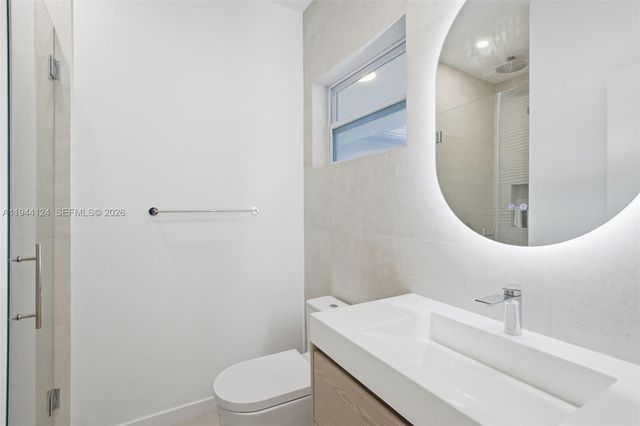 950 S Shore Dr, Miami Beach, FL 33141