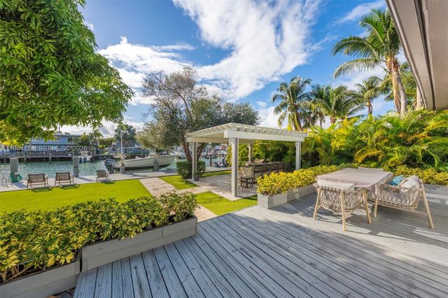 950 S Shore Dr, Miami Beach, FL 33141