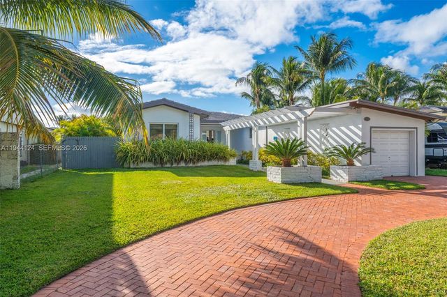 950 S Shore Dr, Miami Beach, FL 33141