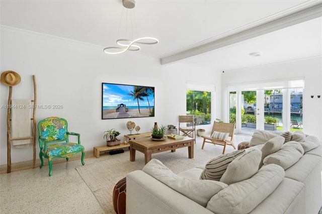 950 S Shore Dr, Miami Beach, FL 33141