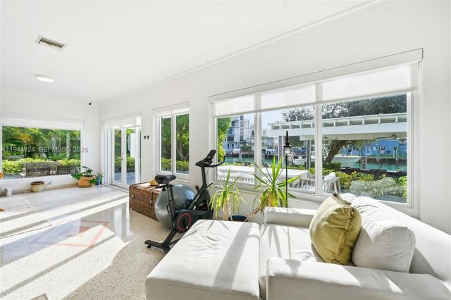 950 S Shore Dr, Miami Beach, FL 33141