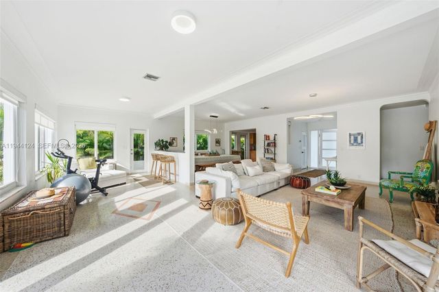 950 S Shore Dr, Miami Beach, FL 33141