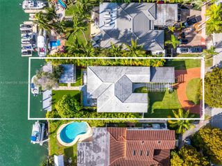 950 S Shore Dr, Miami Beach, FL 33141