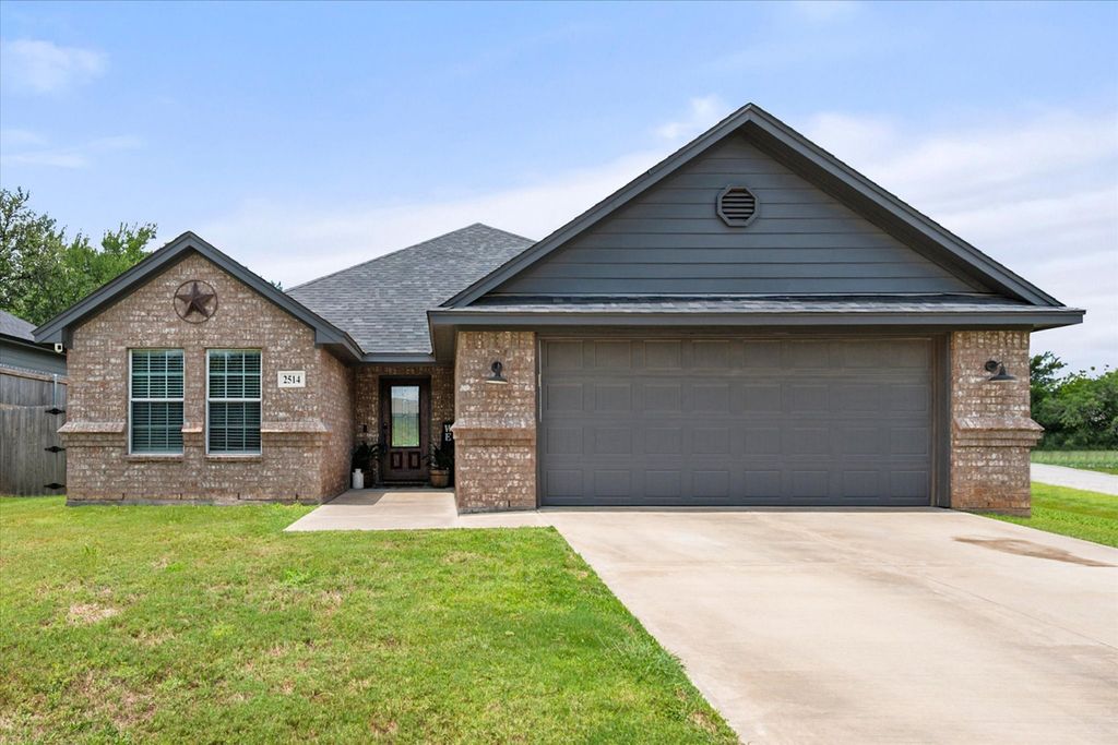 2514 San Gabriel Drive, Granbury, TX 76048