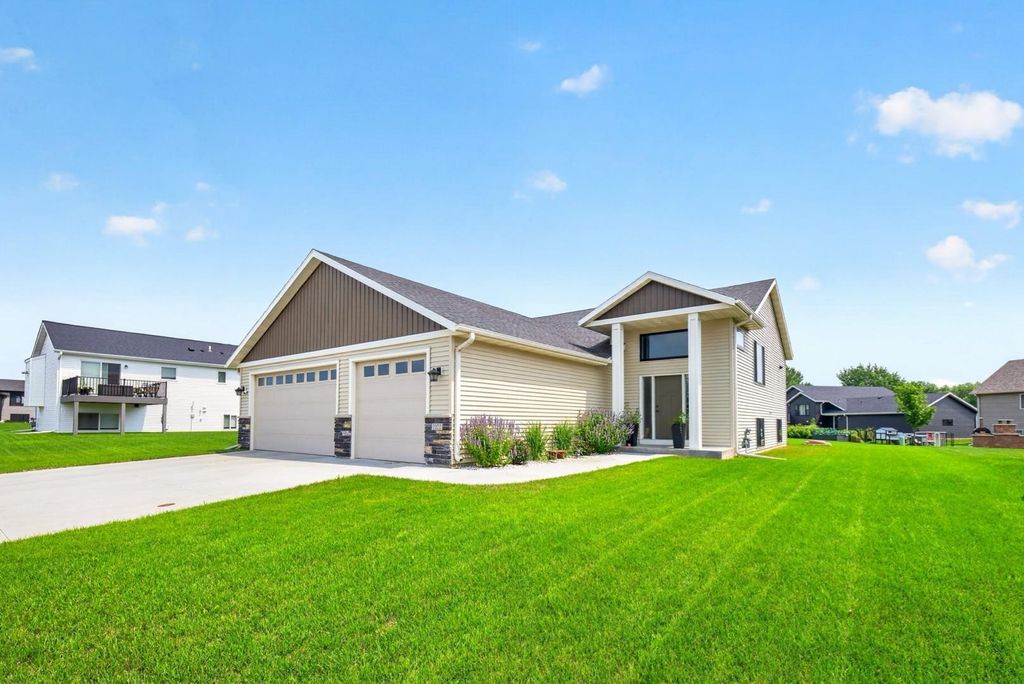 1102 14th Avenue NW, Kasson, MN 55944