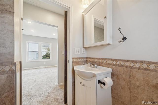 520 Andrew Avenue, Jackson, MI 49202