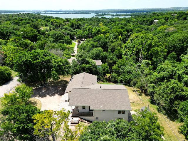 110 Vanshire Road W, Lakeside, TX 76108