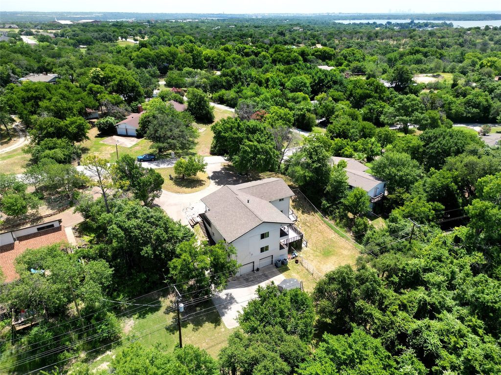 110 Vanshire Road W, Lakeside, TX 76108