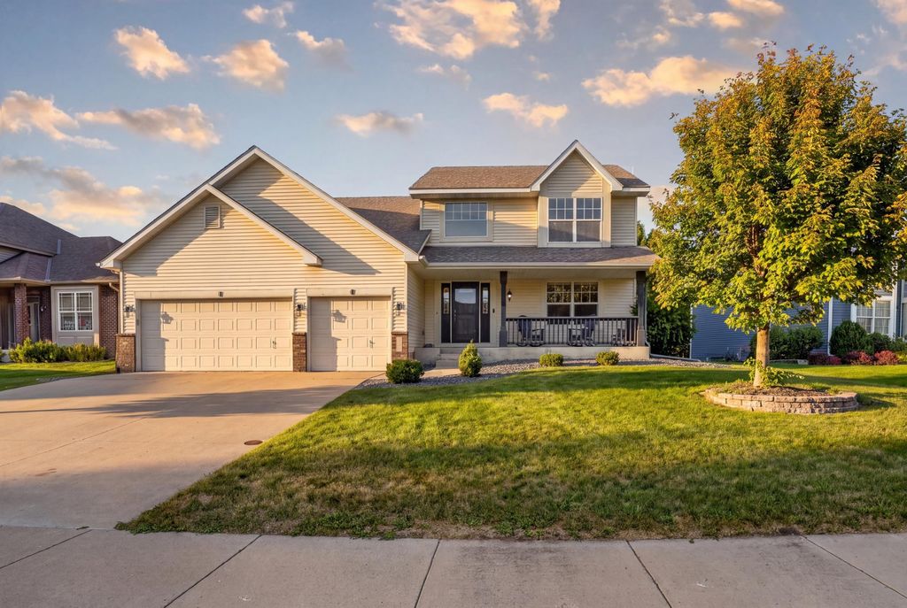 945 Westchester Avenue, Shakopee, MN 55379 — exterior