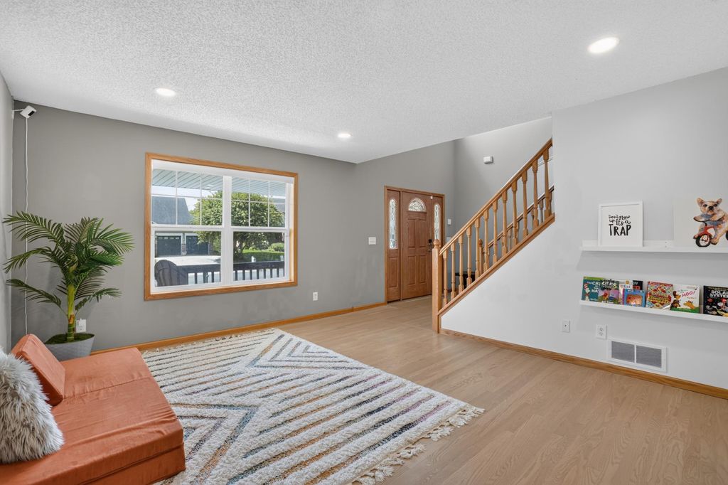 945 Westchester Avenue, Shakopee, MN 55379 — photo 2