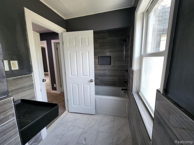 17377 Pennington Drive, Detroit, MI 48221