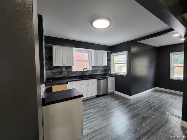 17377 Pennington Drive, Detroit, MI 48221