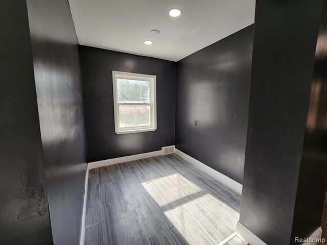 17377 Pennington Drive, Detroit, MI 48221