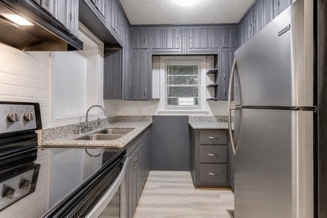 1821 S Grove, Wichita, KS 67211